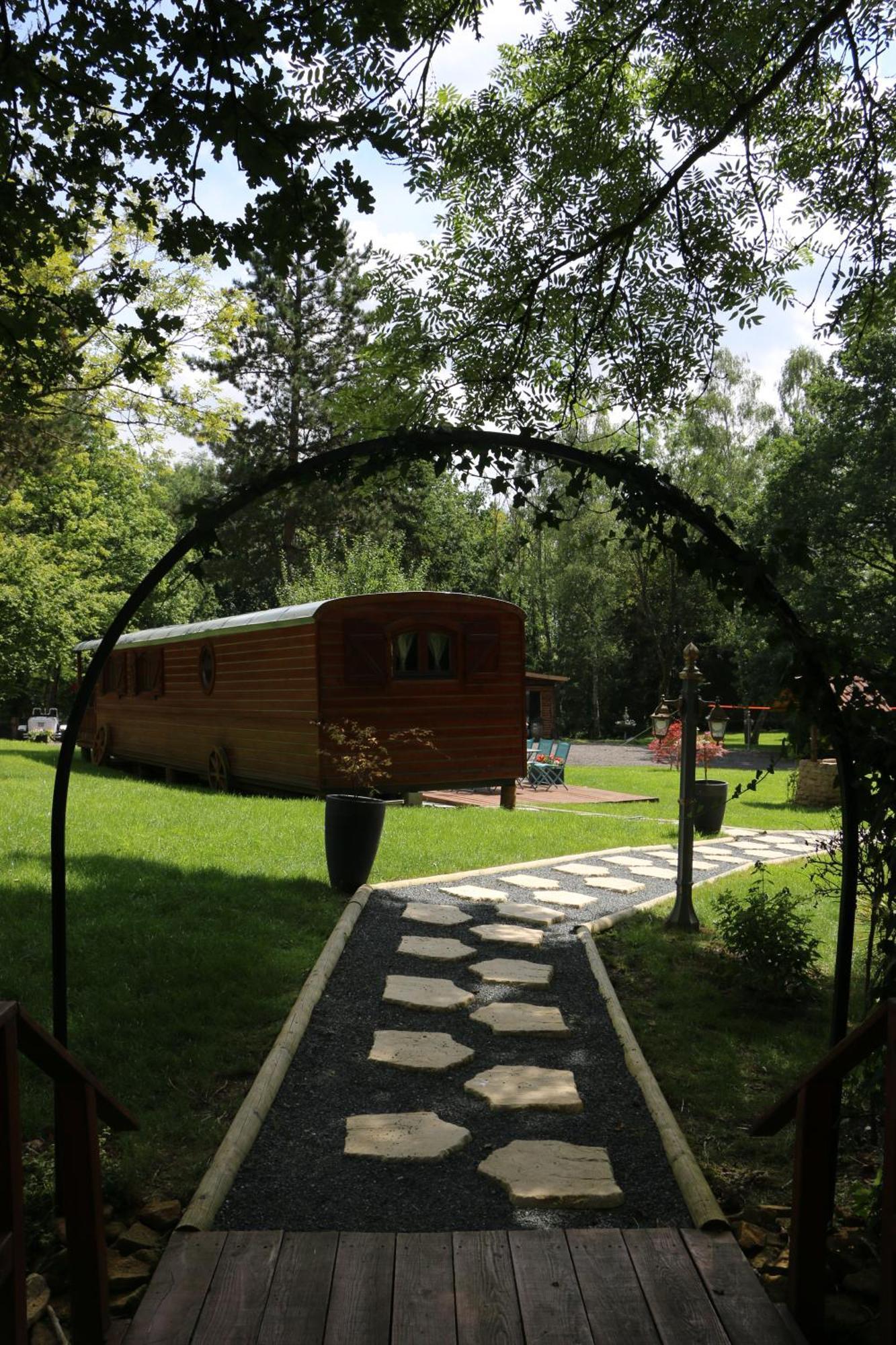 Les Roulottes A Sandie Тьйонвіль Екстер'єр фото